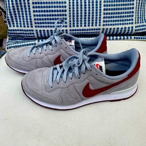 Nike Internationalist Shoes — Men’s 7, Women’s 9